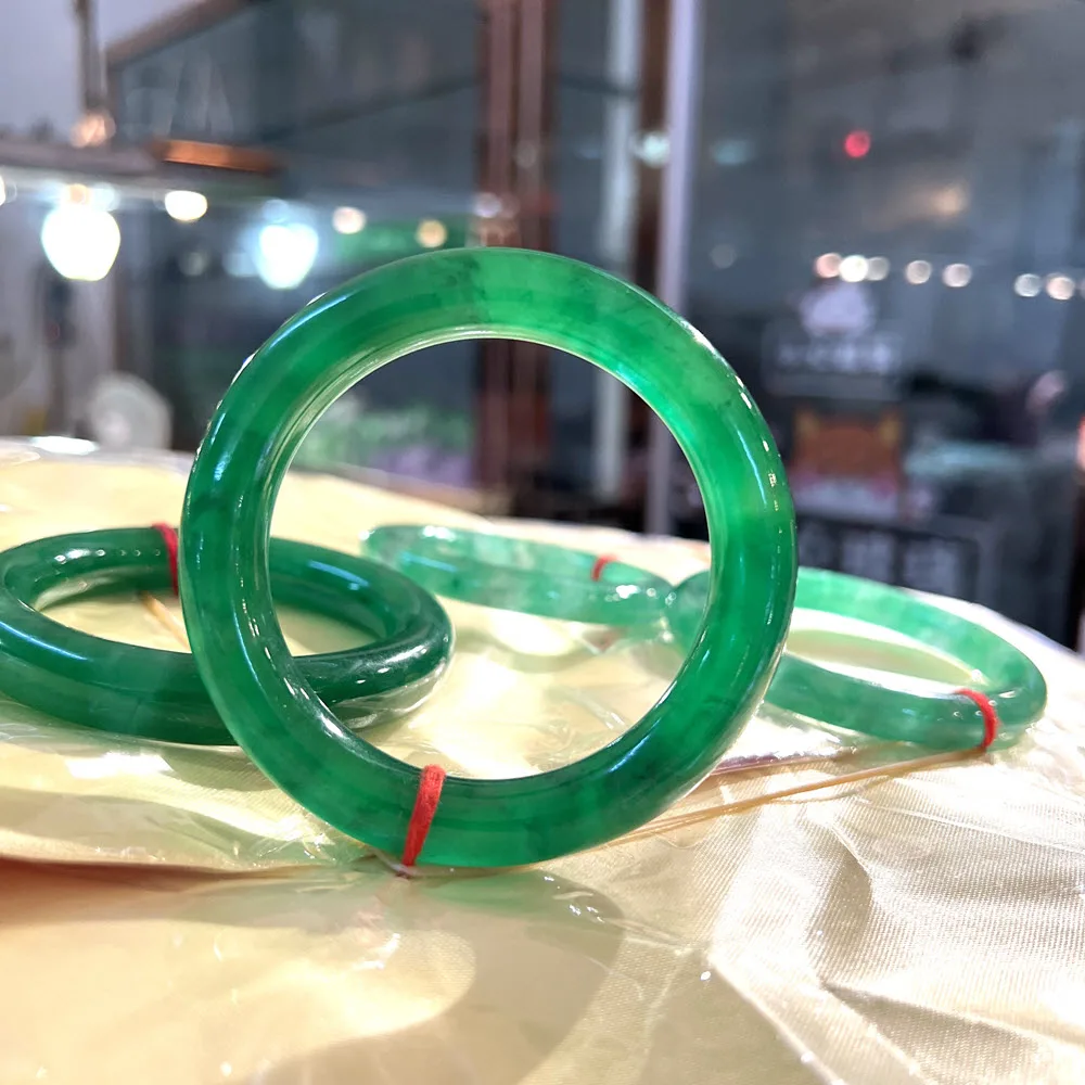 Безплатна Доставка 54 ~ 62 мм Натурален Зелен Цвят Мианмар Нефритови Jadeite Кръгли Гривни Високо Качество на Камък гривна Гривна Бижута Гривни
